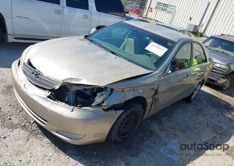 2004 Toyota Camry Le z USA, uszkodzony, nr VIN 4T1BE32K24U892031